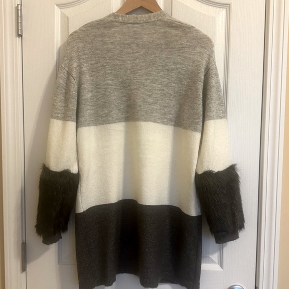 Black Tape Faux Fur Sleeve Color Block Cardigan Size Small - Picture 4 of 5